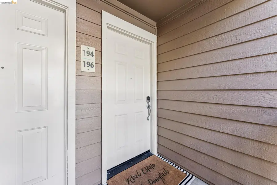 194 Lakeshore Ct, Richmond, CA 94804 - #3