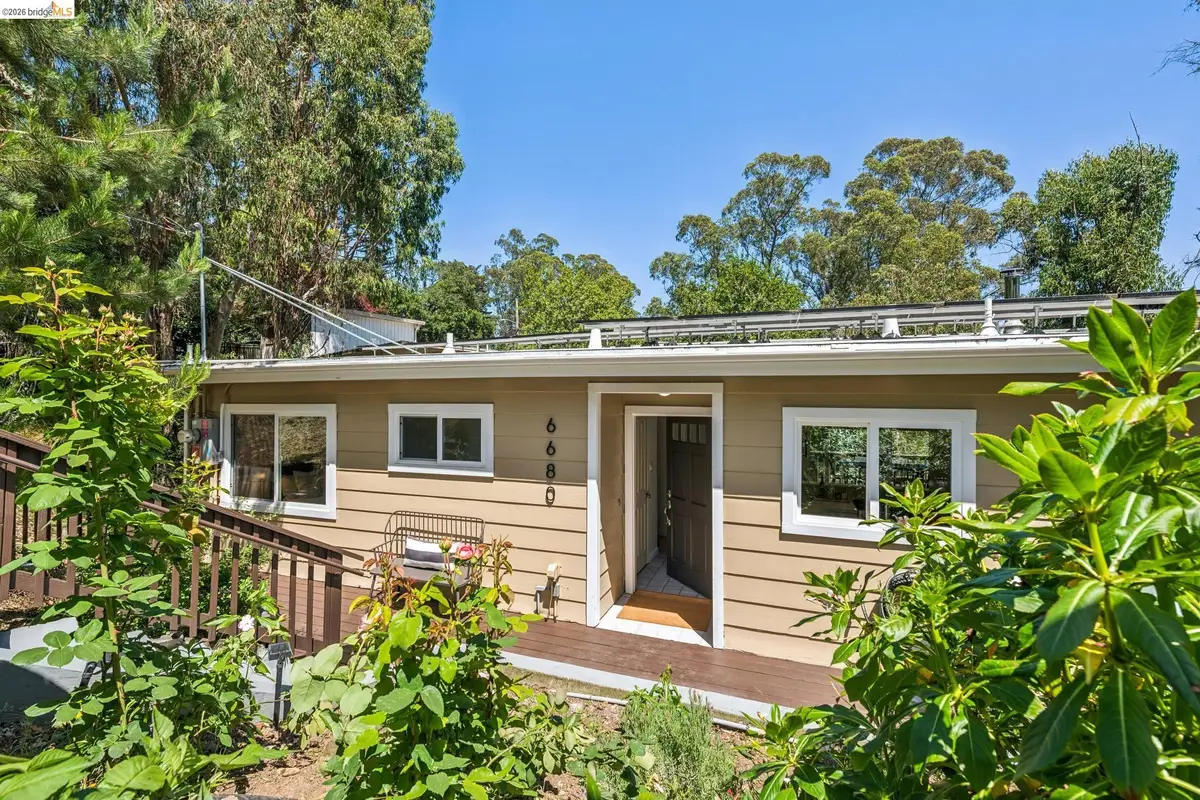 6680 Saroni Dr, Oakland, CA 94611 - #1