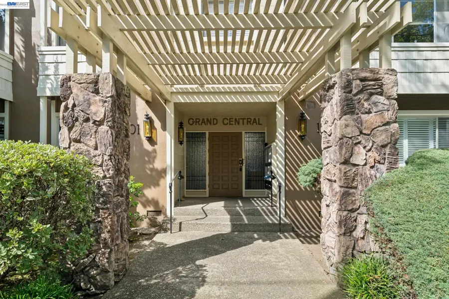 1701 Central Ave  #R, Alameda, CA 94501 - #2