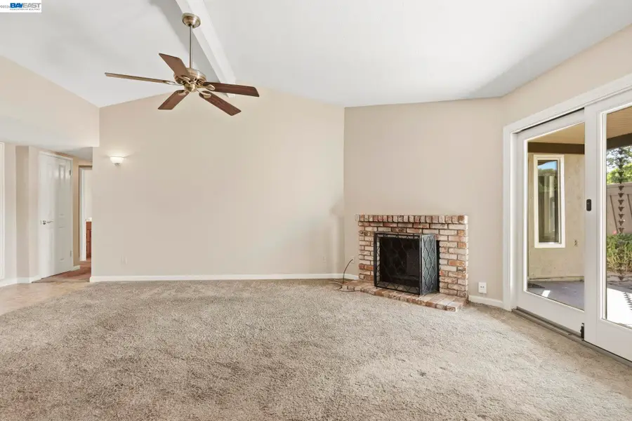 165 Fairoaks Dr, Vacaville, CA 95688 - #2