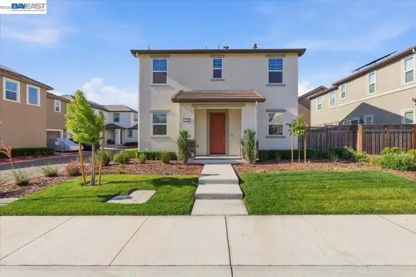 2134 Daimler St, LATHROP, CA 95330