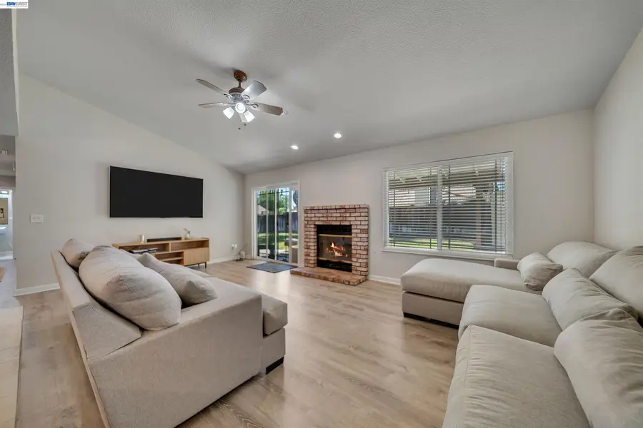 1820 Willow Creek Dr, Tracy, CA 95376 - #2