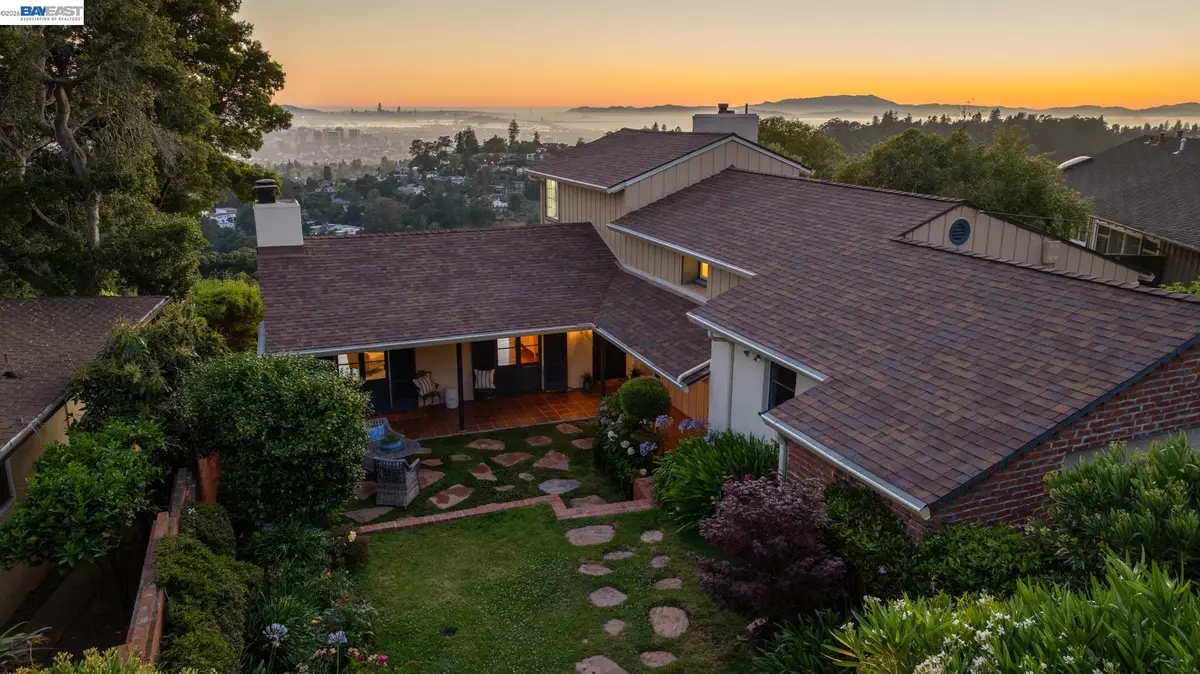 5725 Chelton Dr, Oakland, CA 94611 - #1