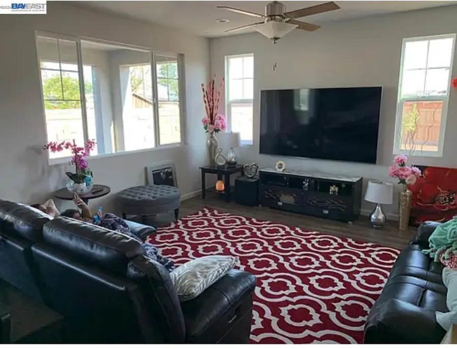 1556 Oliveira Dr, Mountain House, CA 95391 - #2