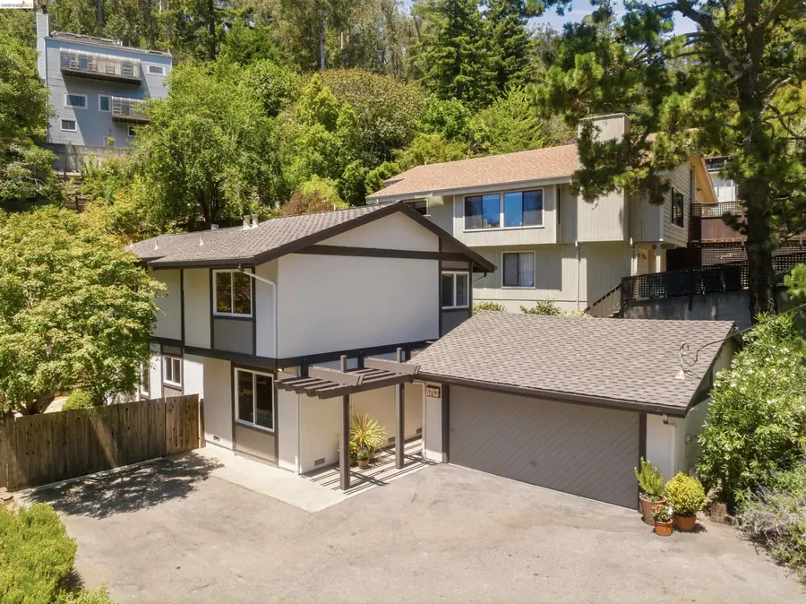 6763 Pinehaven Rd, Oakland, CA 94611 - #2