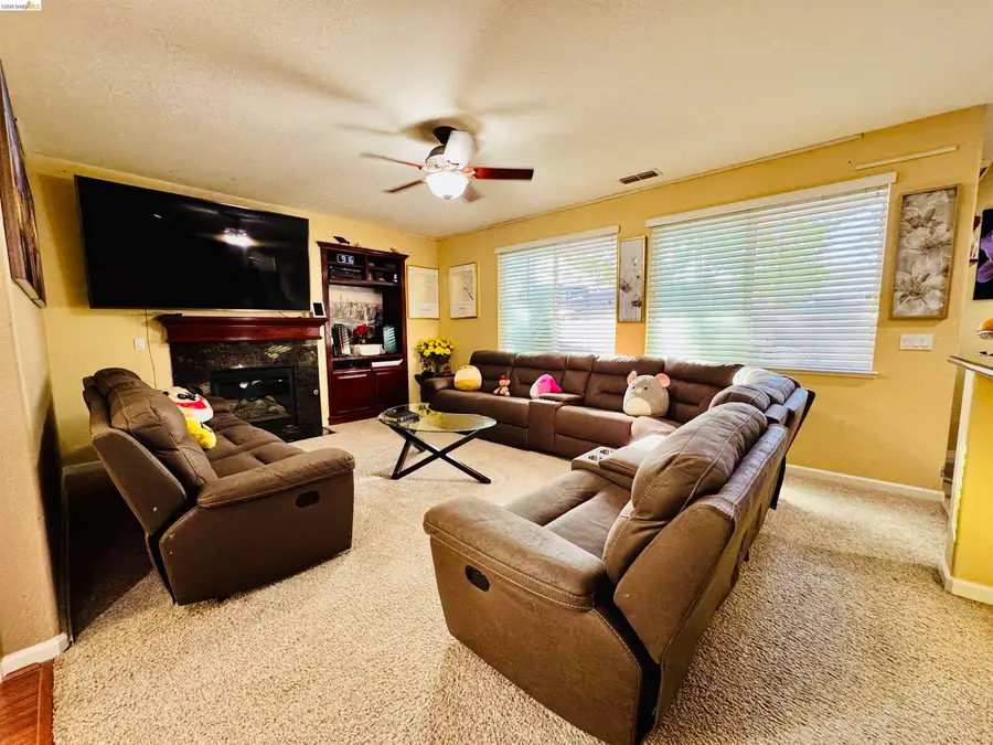 9332 Jacks Pl, Patterson, CA 95363 - #3