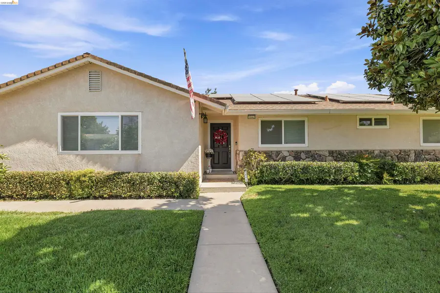 1042 Walnut St, Oakdale, CA 95361 - #3