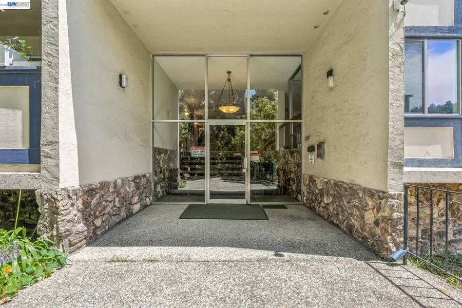 955 Shorepoint Ct  #111, Alameda, CA 94501 - #2