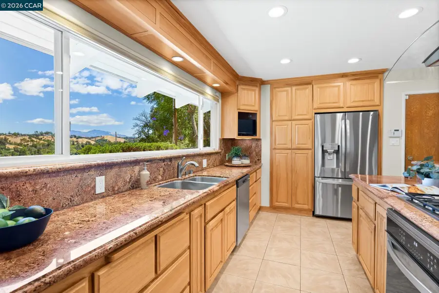 4050 Saint Marys St, Martinez, CA 94553 - #3