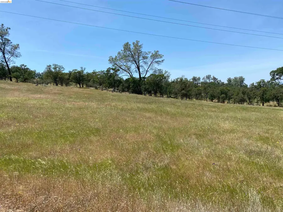 4880 Kendall Ct., Jamestown, CA 95327 - #3