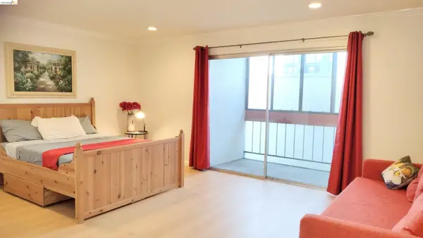288 Whitmore St  #212, OAKLAND, CA 94611