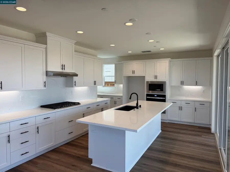 3696 Darnoch Ave., Lathrop, CA 95330 - #2