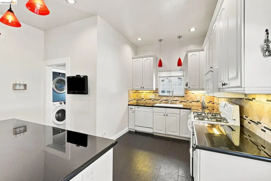 70 7Th St, Tracy, CA 95376 - #3