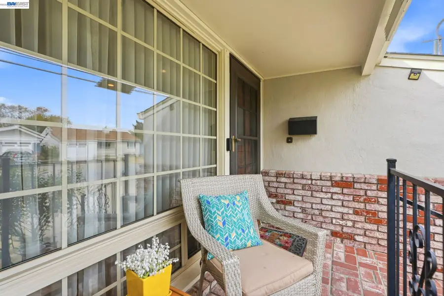 17291 Via Flores, San Lorenzo, CA 94580 - #2