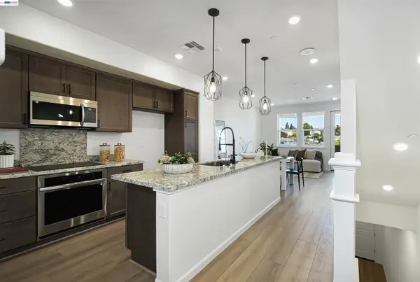 3824 Norbridge Ave, CASTRO VALLEY, CA 94546
