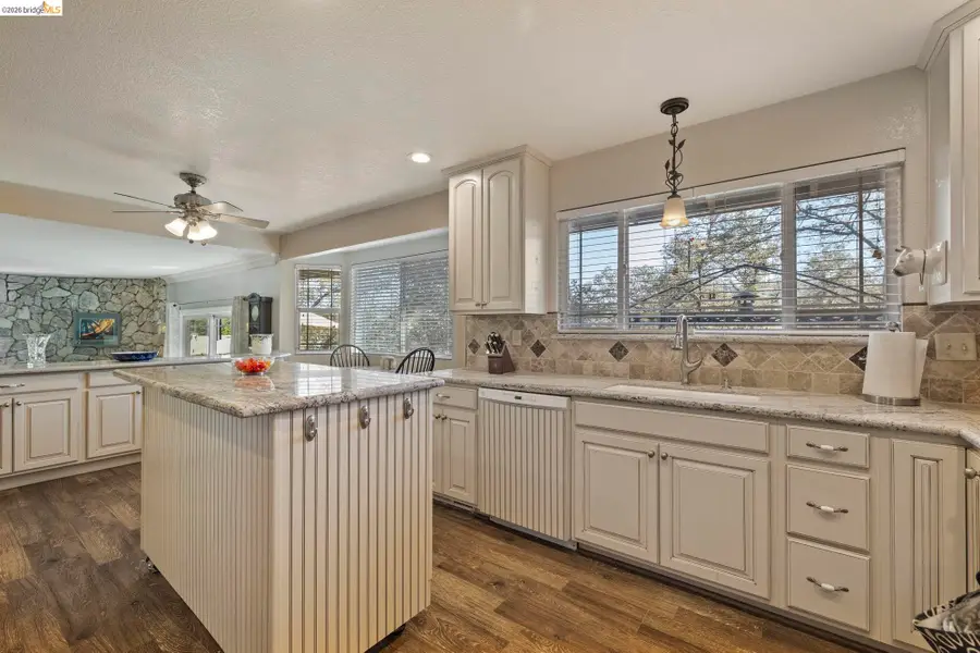14201 Hillview Ct, Sonora, CA 95370 - #3