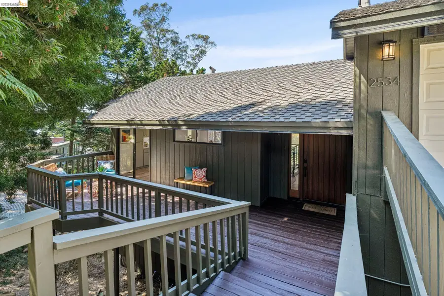 2534 Carisbrook Dr, Oakland, CA 94611 - #2