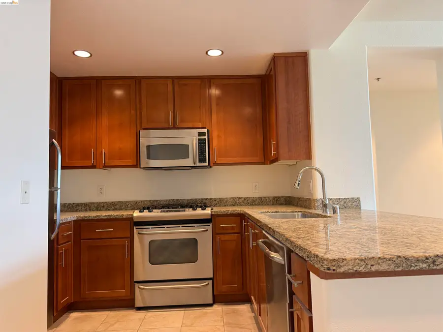 423 7Th St  #607, Oakland, CA 94607 - #3
