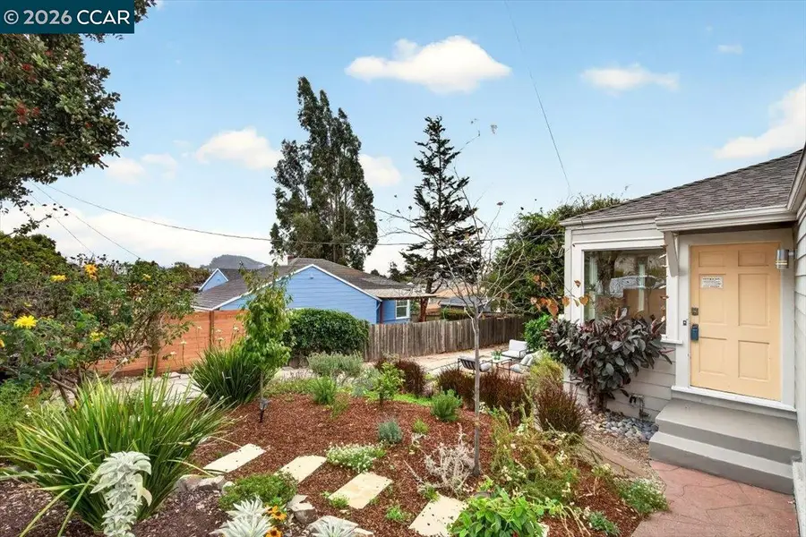 1327 Mariposa St, Richmond, CA 94804 - #2