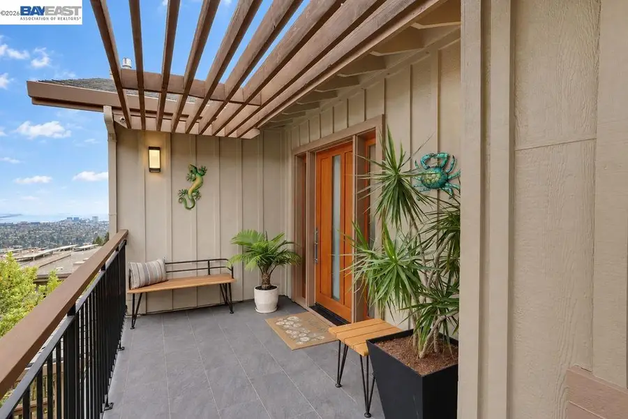 8 Starview Dr, Oakland, CA 94618 - #2