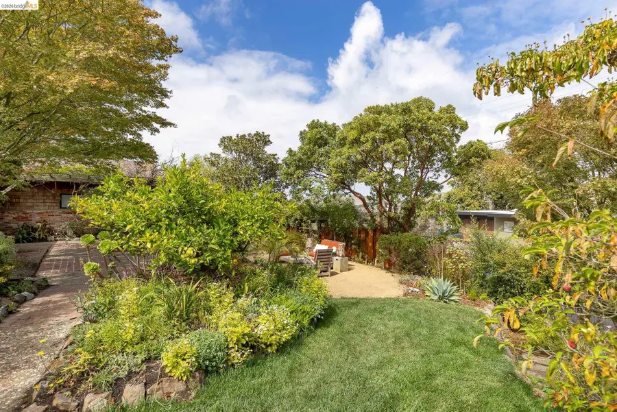 22 Kensington Ct, Kensington, CA 94707 - #2