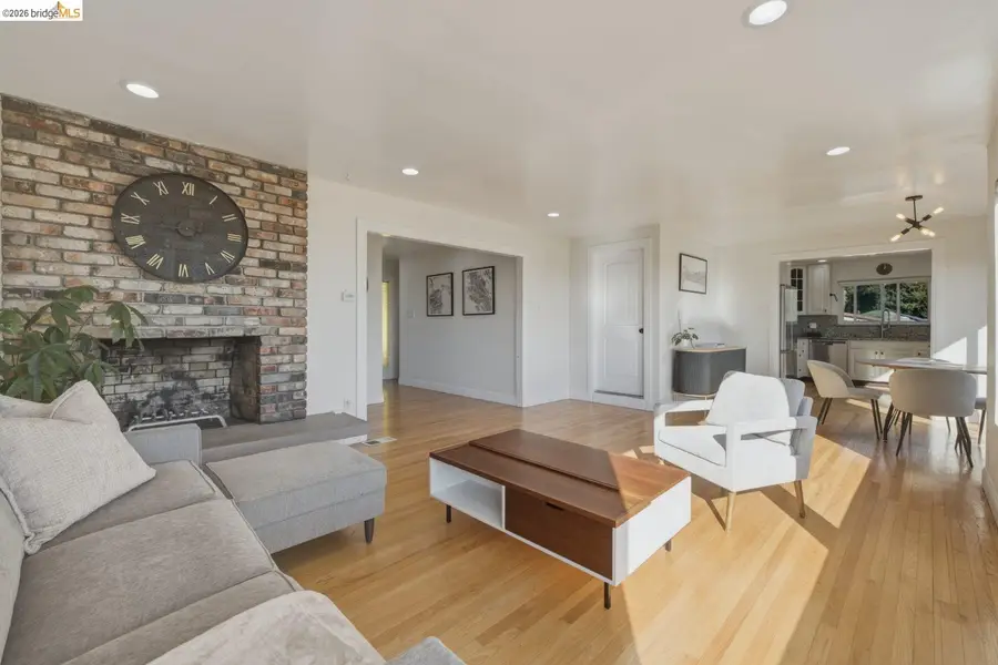 8011 Sunkist Dr, Oakland, CA 94605 - #2