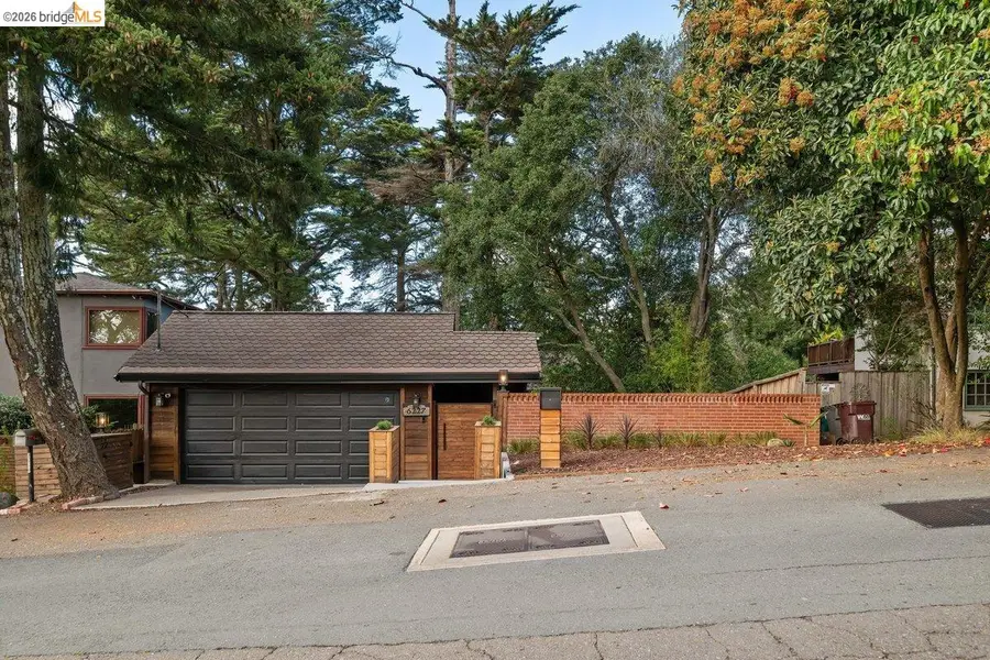 6227 Ascot Dr, Oakland, CA 94611 - #2