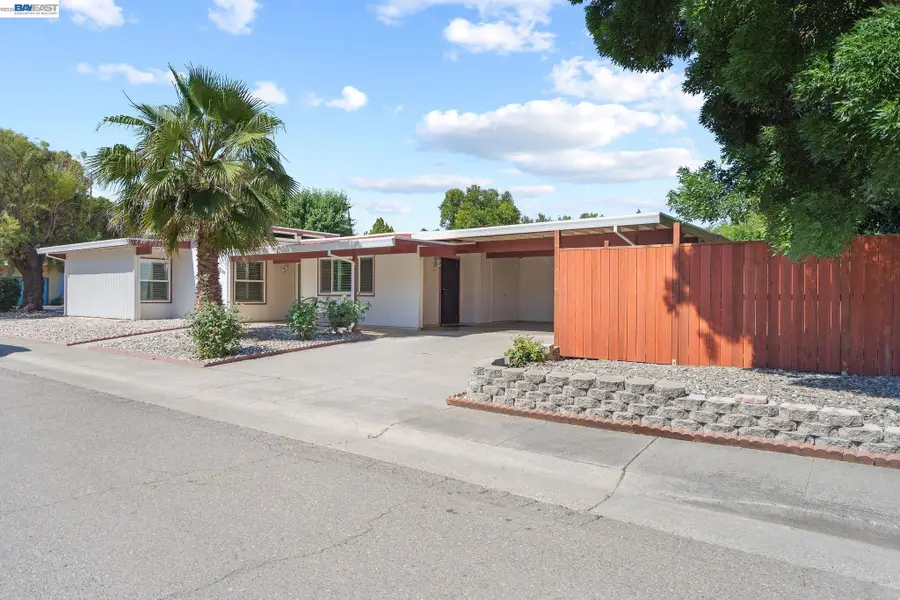 3107 Corona Dr, Davis, CA 95616 - #2