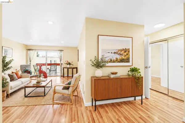 2005 Pleasant Valley  #215, OAKLAND, CA 94611