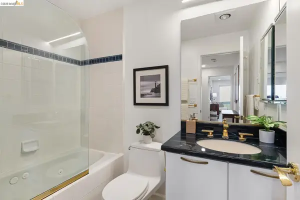 8 Clipper Hl, OAKLAND, CA 94618