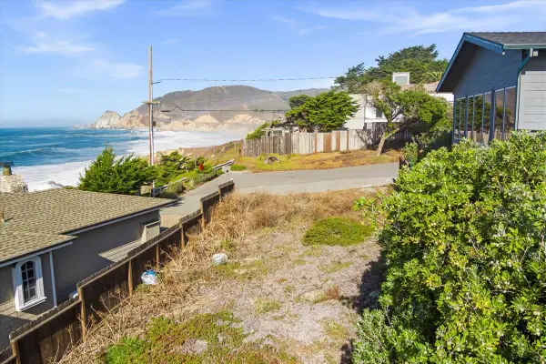 000 Sea Cliff Court, MONTARA, CA 94037