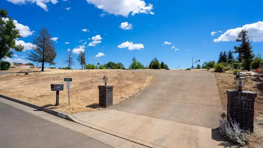 3901 Heathfield Place, Santa Rosa, CA 95404 - Image #2