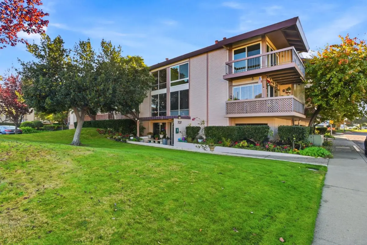 707 Fathom Drive  #212, San Mateo, CA 94404 - Image #1