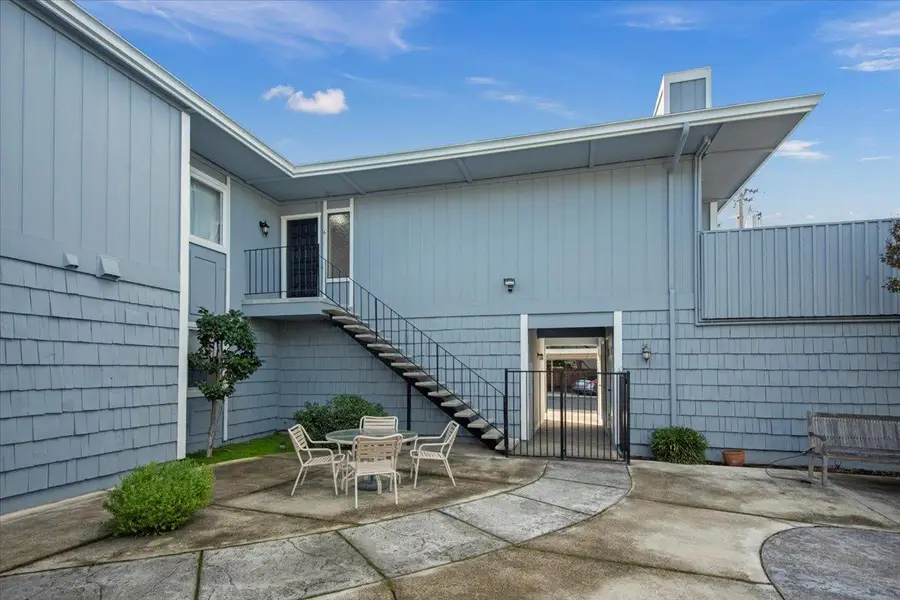 480 Lassen Street  #6, Los Altos, CA 94022 - Image #2