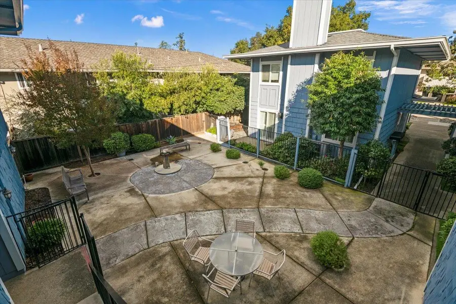 480 Lassen Street  #6, Los Altos, CA 94022 - Image #3