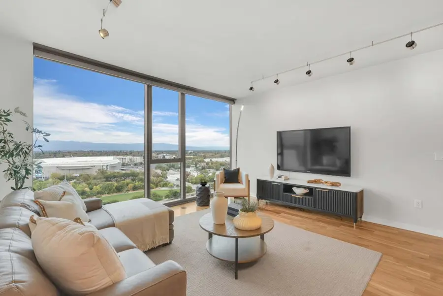 38 Almaden Boulevard  #1805, San Jose, CA 95110 - Image #2