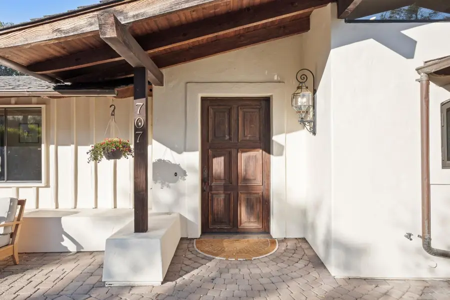 707 Vista Drive, Redwood City, CA 94062 - Image #2