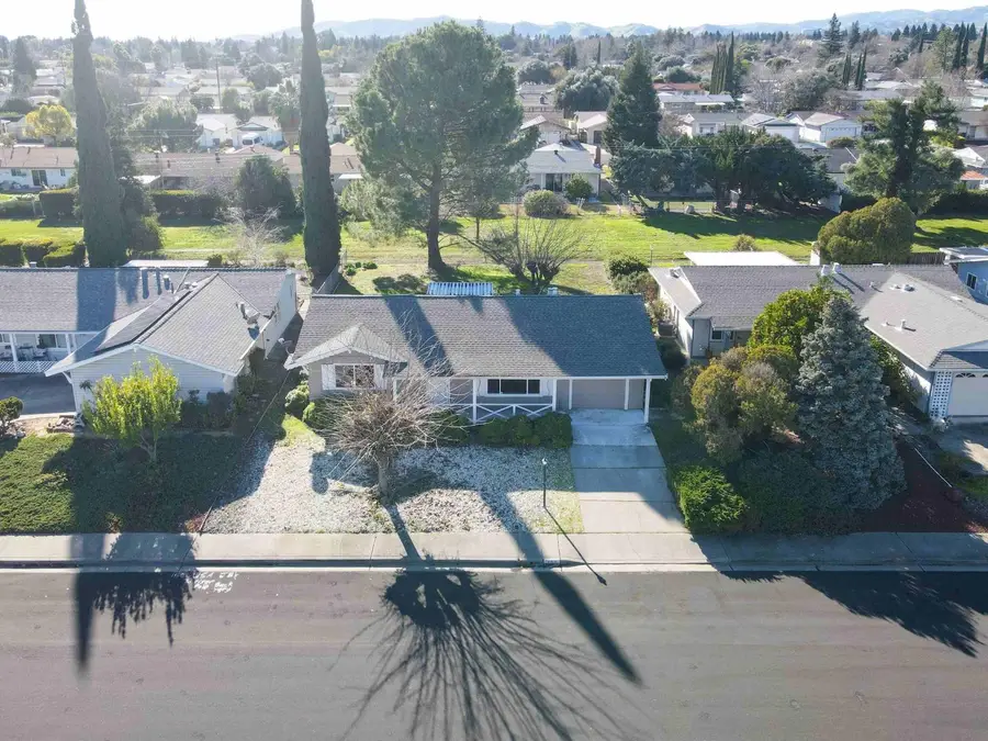 189 Lassen Circle, Vacaville, CA 95687 - Image #3