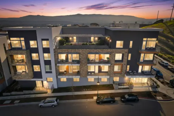 382 Llano De Los Robles Avenue  #3, SAN JOSE, CA 95136