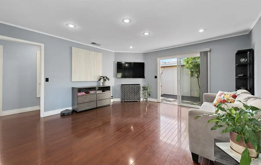 1 Comstock Queen Court, Mountain View, CA 94043 - Image #3