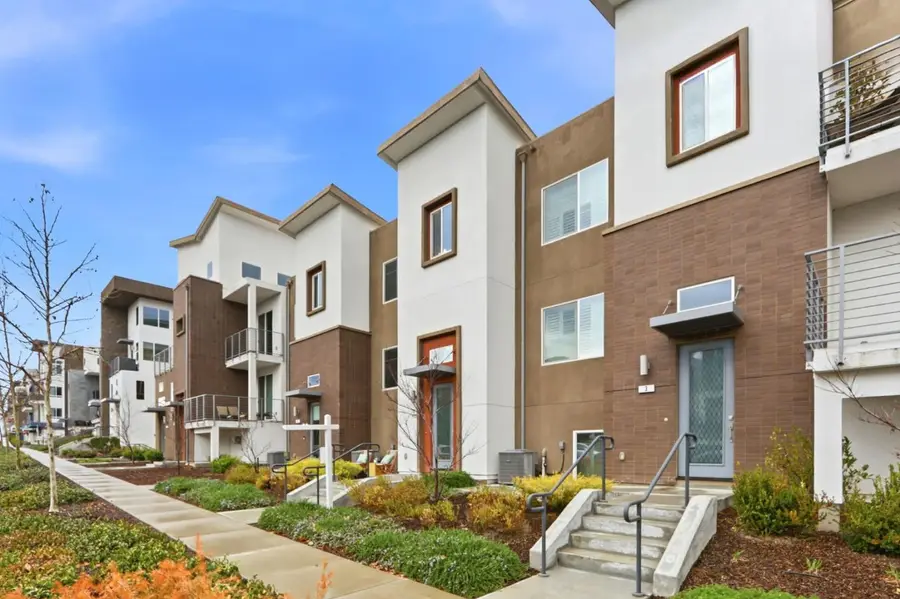 157 Llano De Los Robles Avenue  #4, San Jose, CA 95136 - Image #2