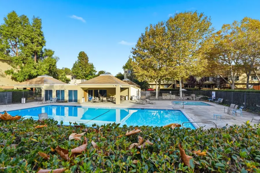 460 Auburn Way  #5, San Jose, CA 95129 - #3