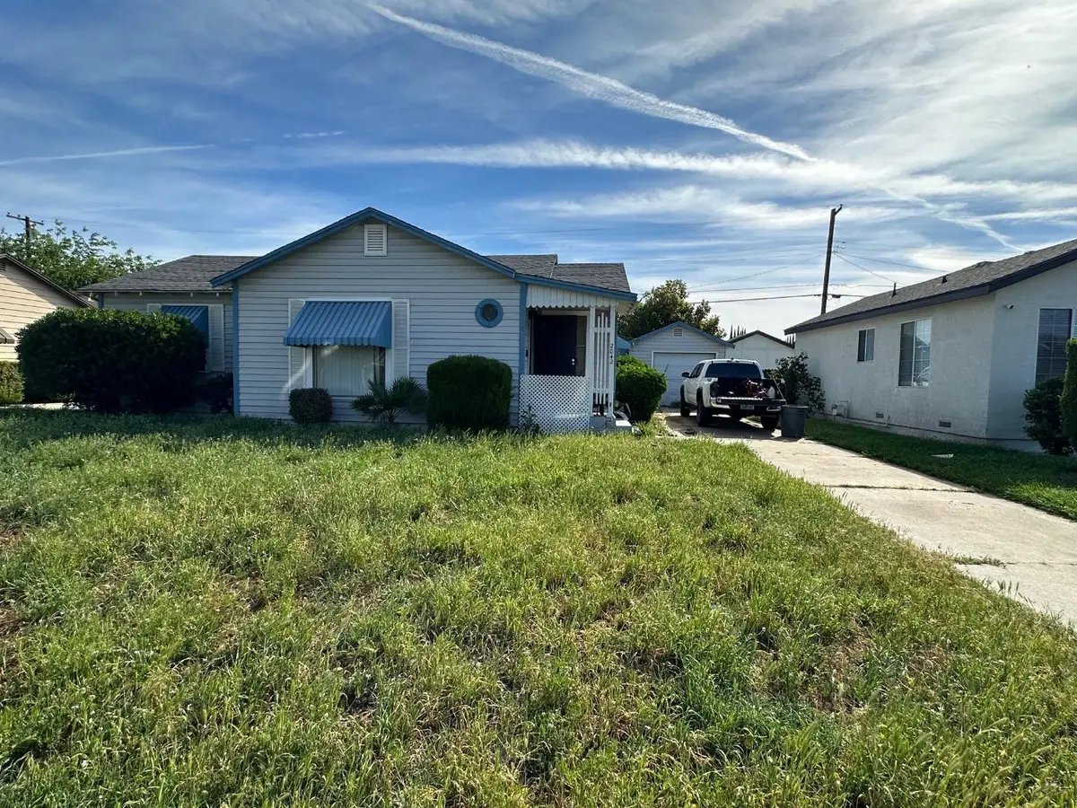 2042 Mayfair, Fresno, CA 93703 - #1