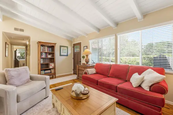 17 Loma Vista Place, MONTEREY, CA 93940