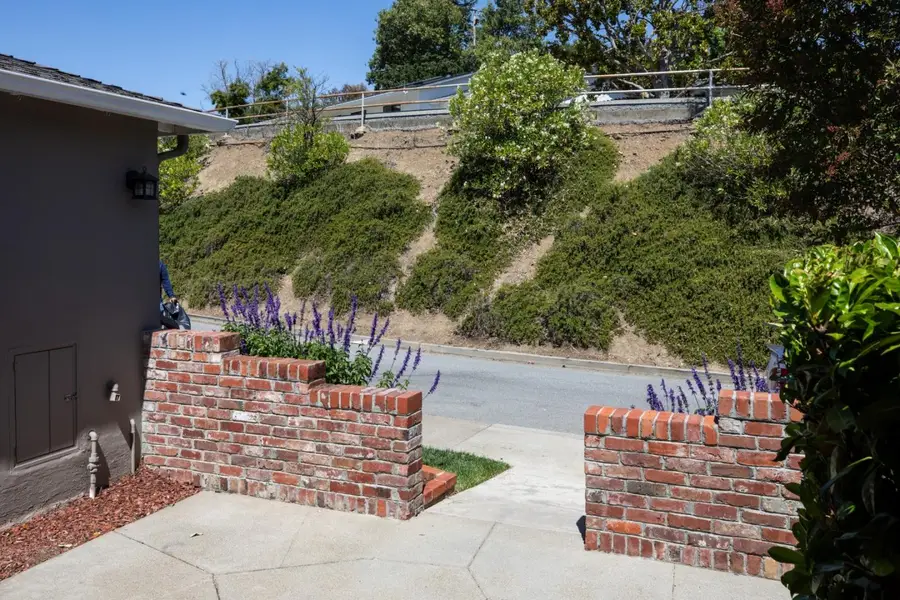 1029 Lupin (Lower) Way, San Carlos, CA 94070 - #3