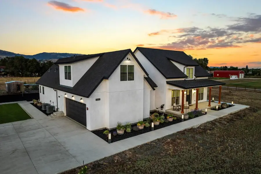 15400 Seymour Avenue, San Martin, CA 95046 - #2