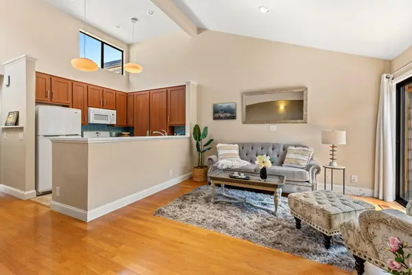 461 Dela Vina Avenue  #205, MONTEREY, CA 93940