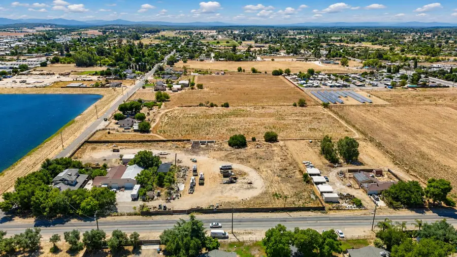 1367 Marks Avenue, Fresno, CA 93722 - #2