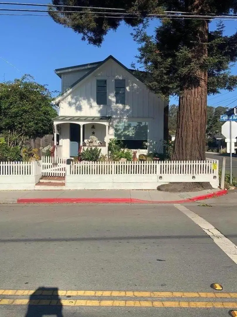 529 Capitola Avenue, Capitola, CA 95010 - #1