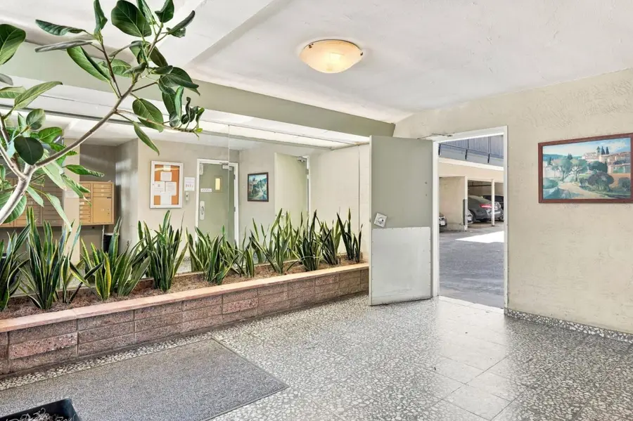 3877 Howe Street  #108, Oakland, CA 94611 - #2